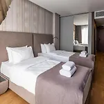 Loft7 Готель 4*